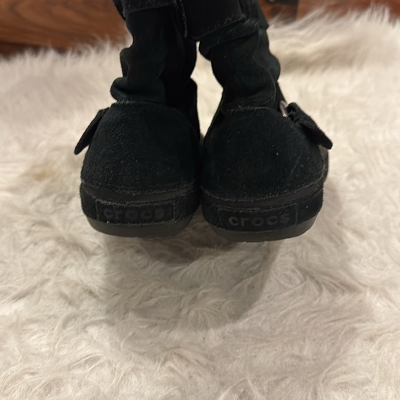 Crocs Boots Black Berryessa Suede Women’s size 7 pre-owned. - Picture 3 of 5